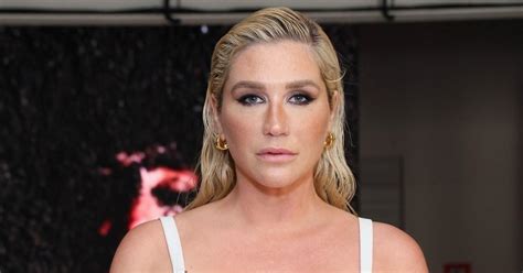 kesha nude|Kesha Poses Nude in Vacation Photo After Leaving Dr. Lukes。